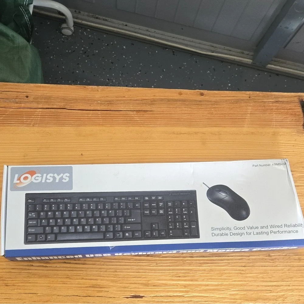 Logisys Standard Wired USB Keyboard Mouse Combo English QWERTY 800 DPI Black